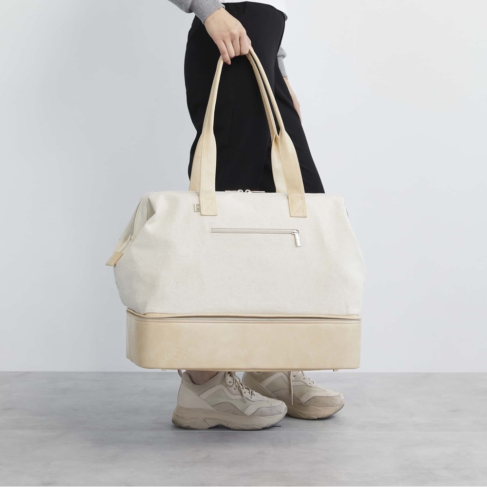beis convertible weekender in beige